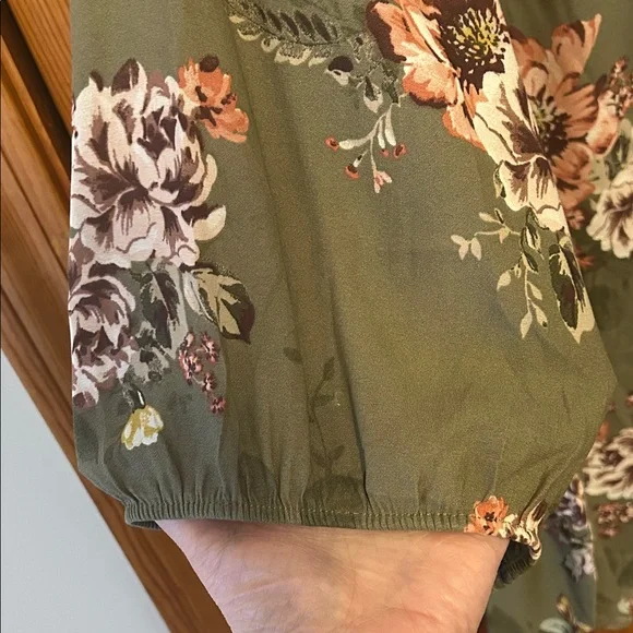 Torrid Olive Floral Crepe Blouse Plus Size 5X NWT 3/4 Sleeve V‑Neck Top - Picture 4 of 12